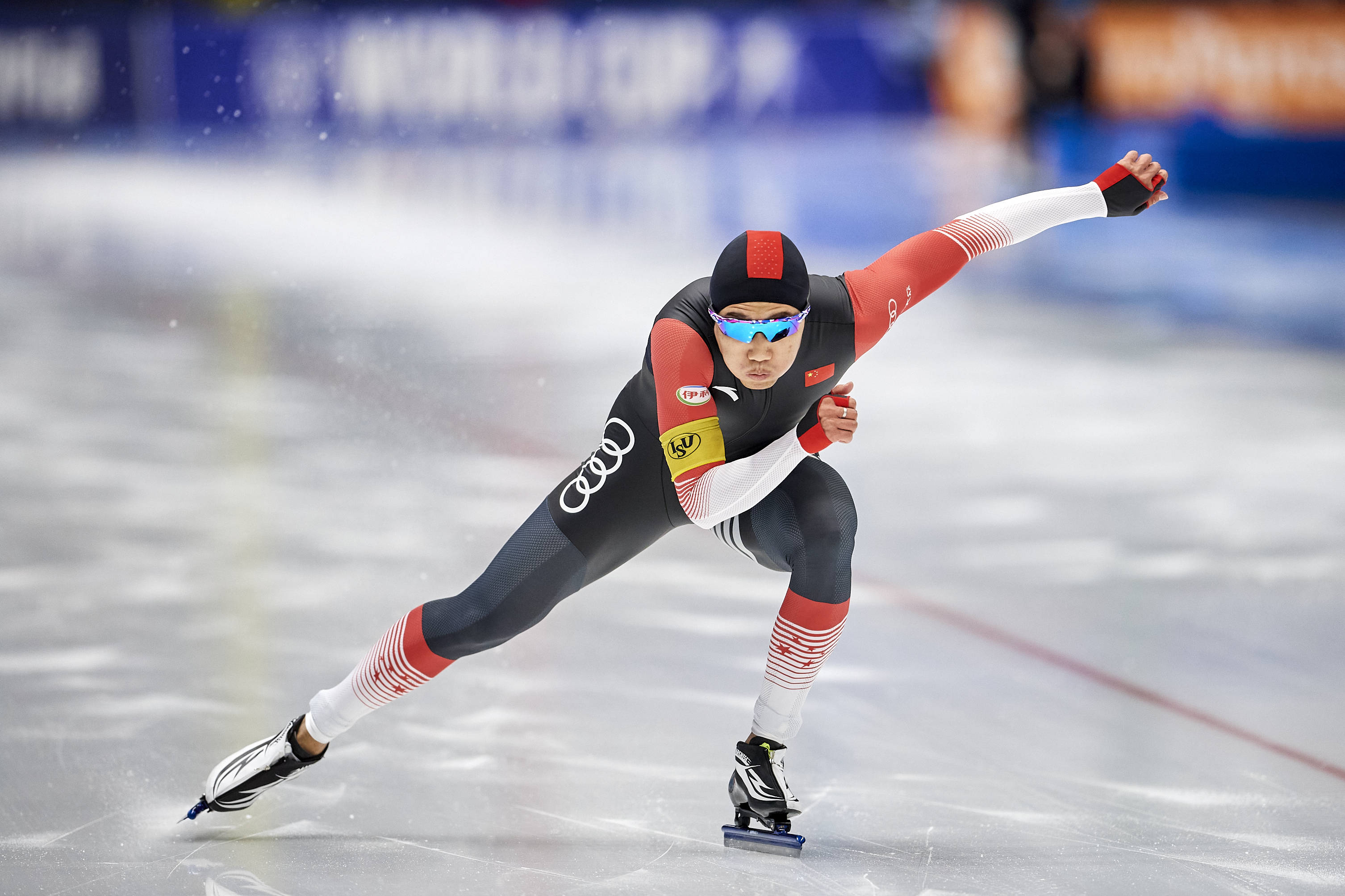 冰球球员突破自我，表现堪称完美的简单介绍