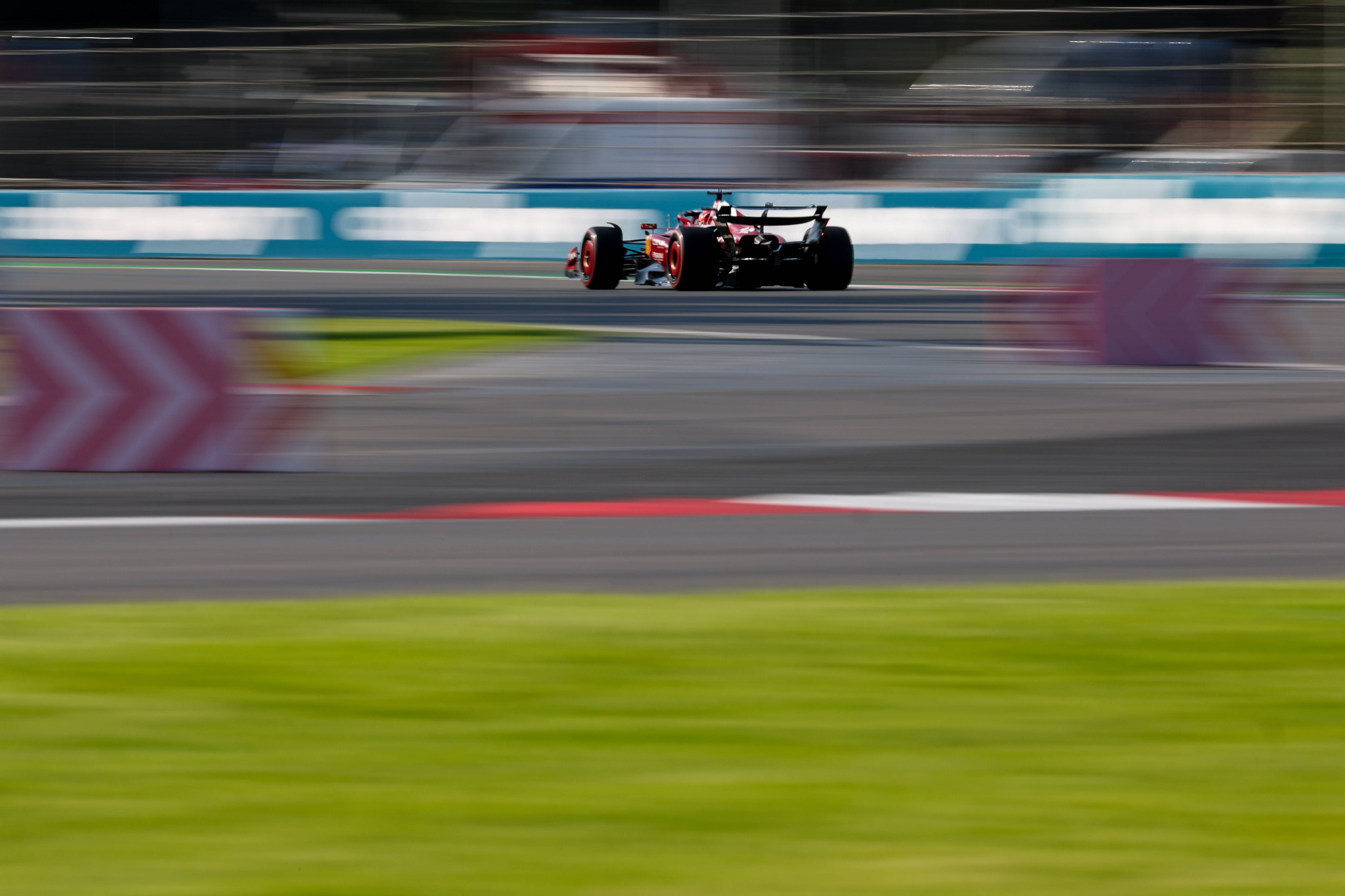 雷诺车队碾压威廉姆斯,勒克莱尔惊艳四座 雷诺车队碾压威廉姆斯,勒克莱尔惊艳四座