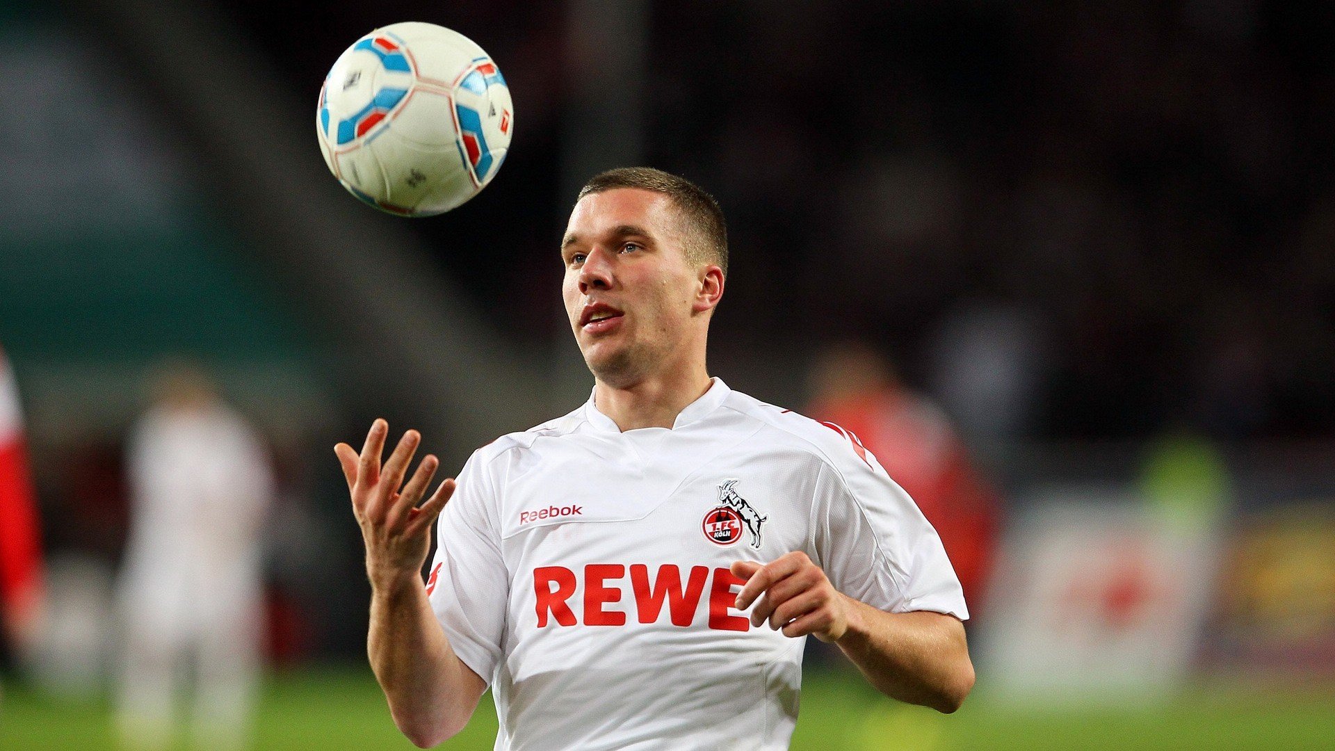 神锋对垒，哈兰德与马内，映照英超与世界杯的双生战场