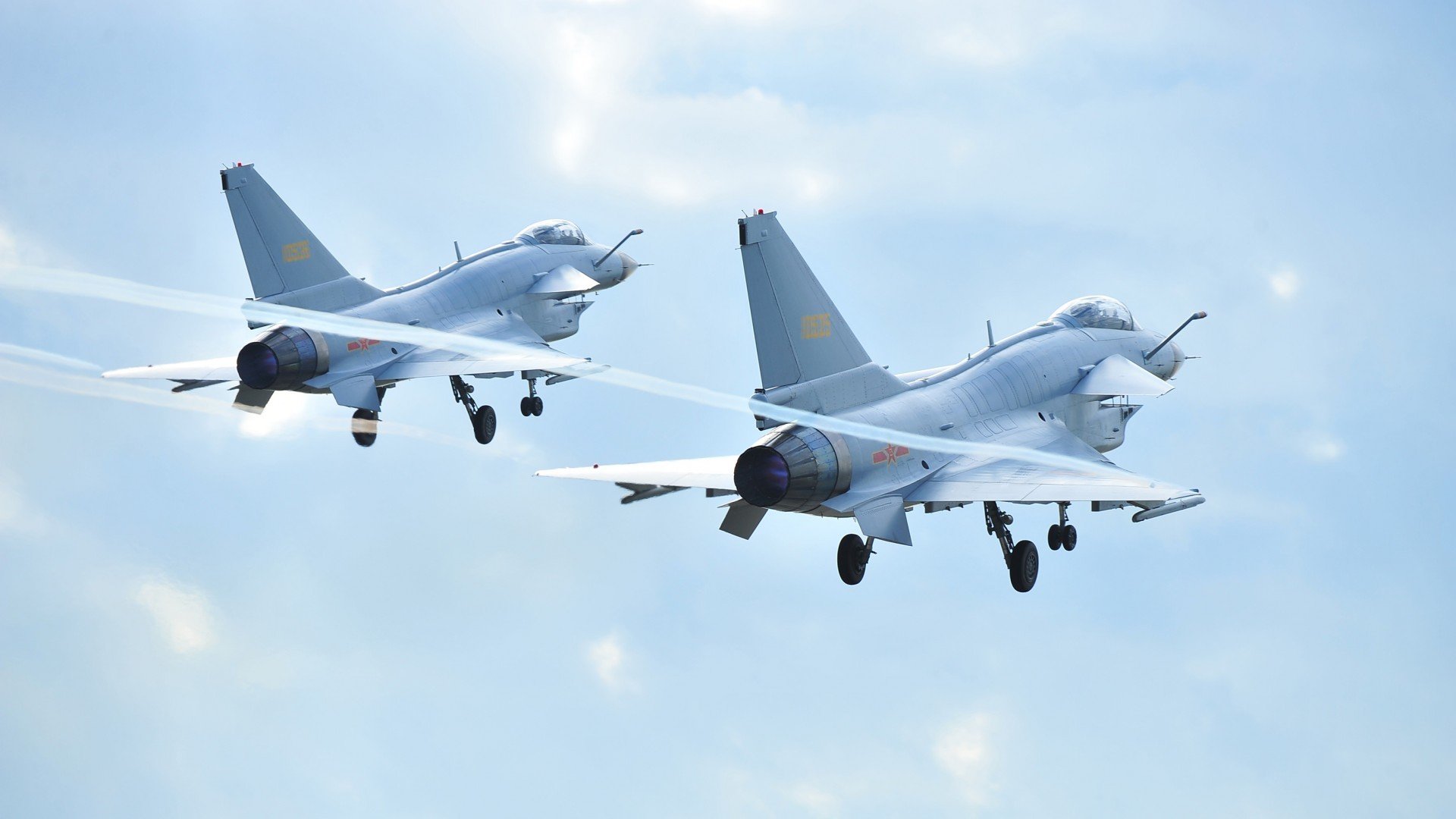 平行时空的篮球叙事，当掘金爆冷广东，伦纳德在2026接管比赛