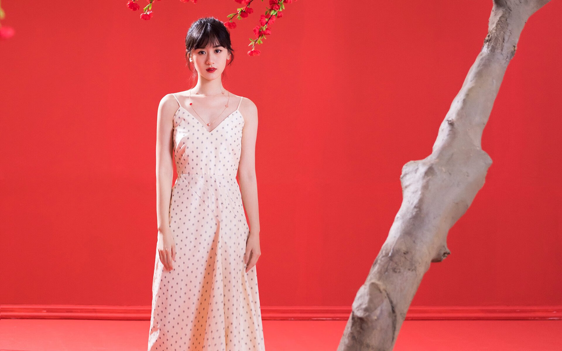 夜幕下的速度传奇,奥亚尔萨瓦尔在F1新赛季揭幕战中书写唯一篇章